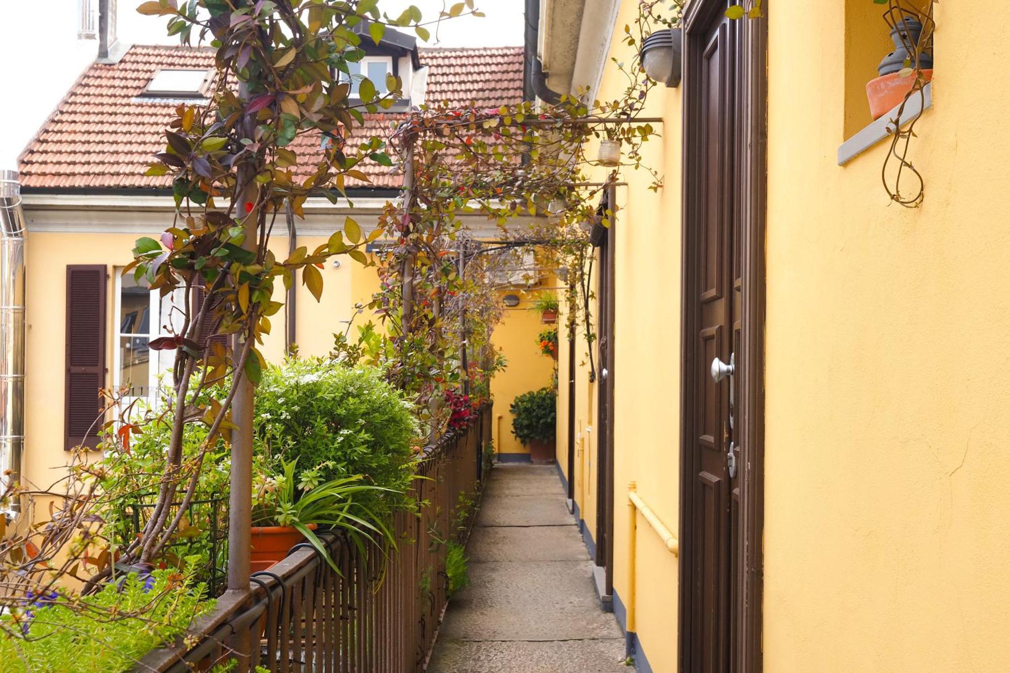 Charming Studio In The Heart Of China Town Милано Екстериор снимка