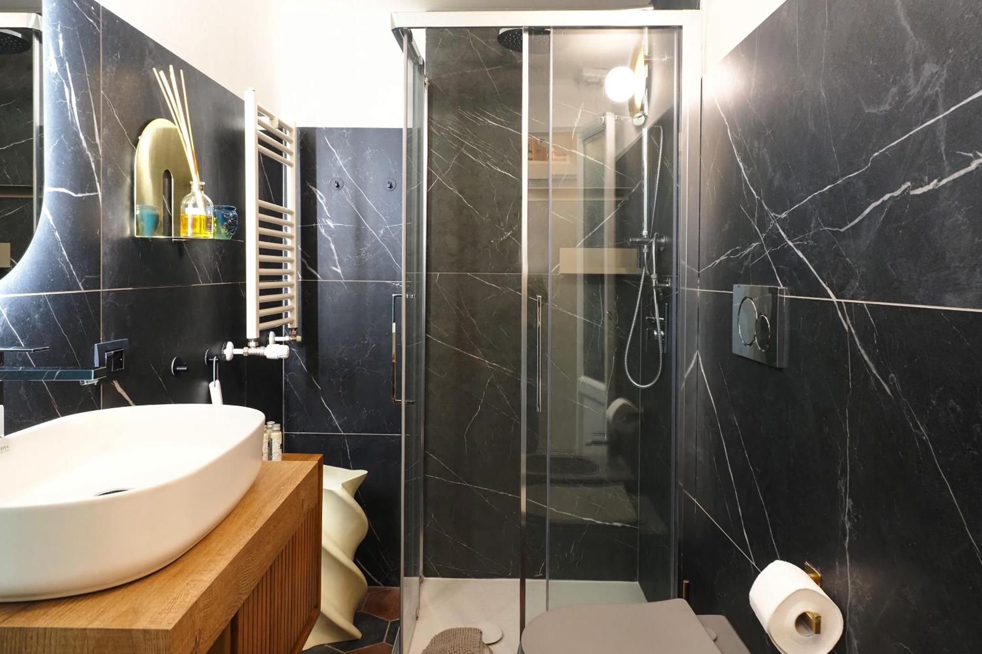 Charming Studio In The Heart Of China Town Милано Екстериор снимка